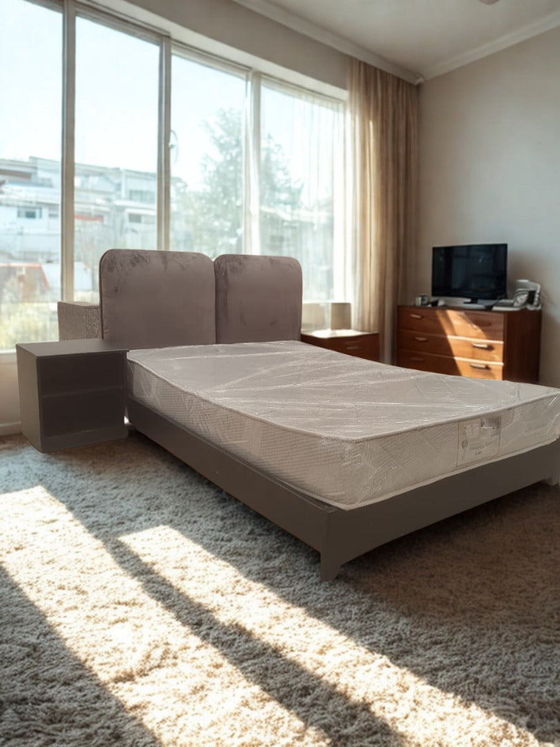 Lit 2 places + matelas épaisseur 20 Lit 2 places + matelas épaisseur 20